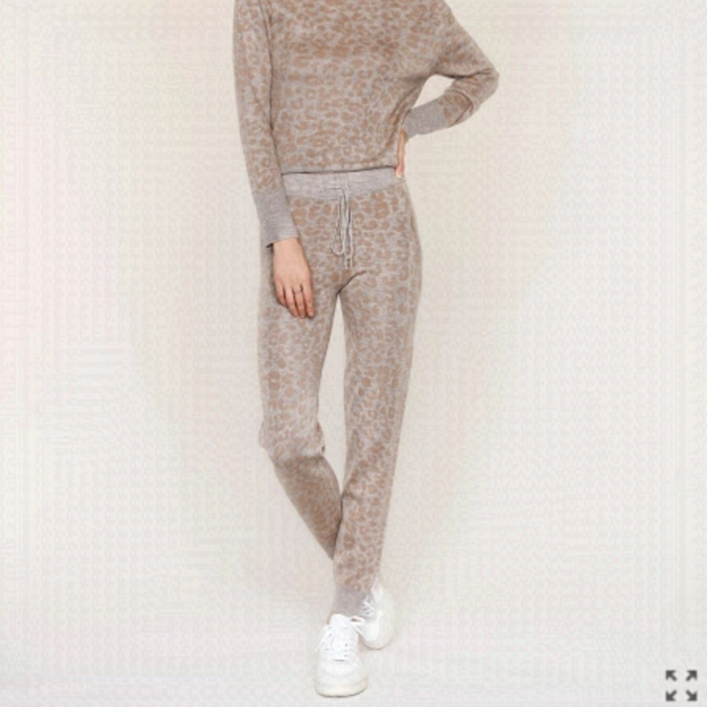 heartloom Iris Jogger Leopard Print Lounge Pants - Picture 1 of 7